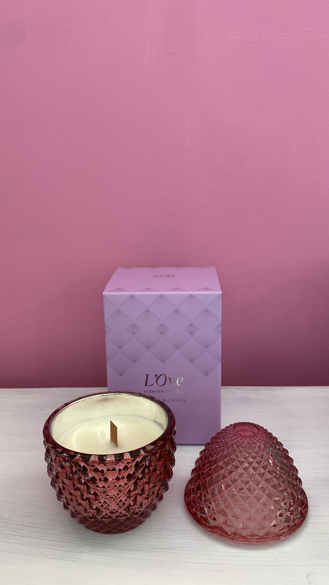 Candela profumata "PEONY & CASSIS" L’Ove
